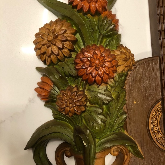 Dart Industries Kitschy VT Retro Plastic Molded Guitar, Flowers ... Wall Hanging - Picture 4 of 6